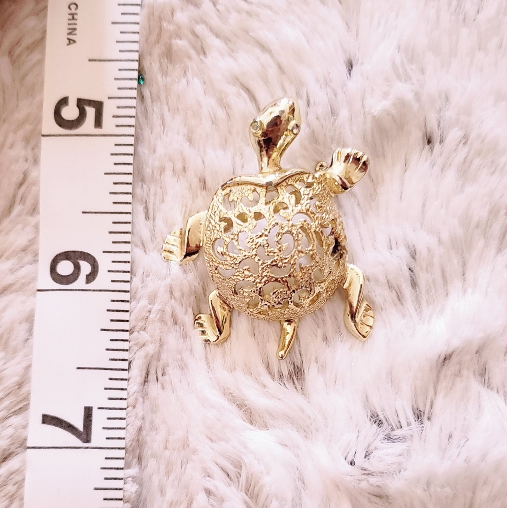 Vintage goldtone turtle brooche